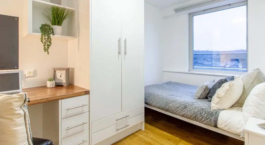 The Glasshouse, Nottingham – Bronze 3 Bed Room