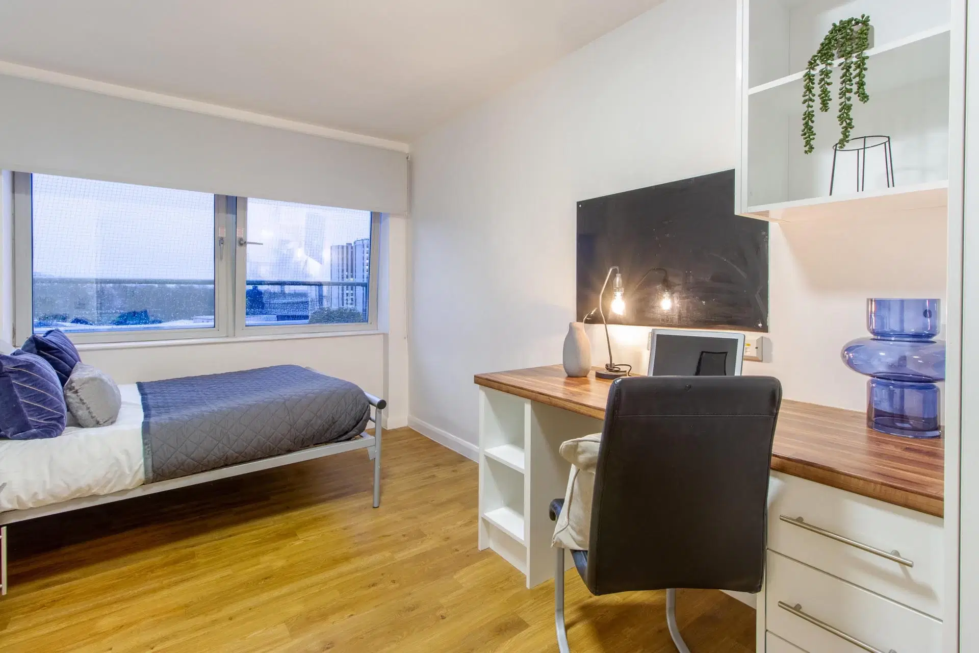 The Glasshouse, Nottingham – Large Silver Plus 2 Bed Room