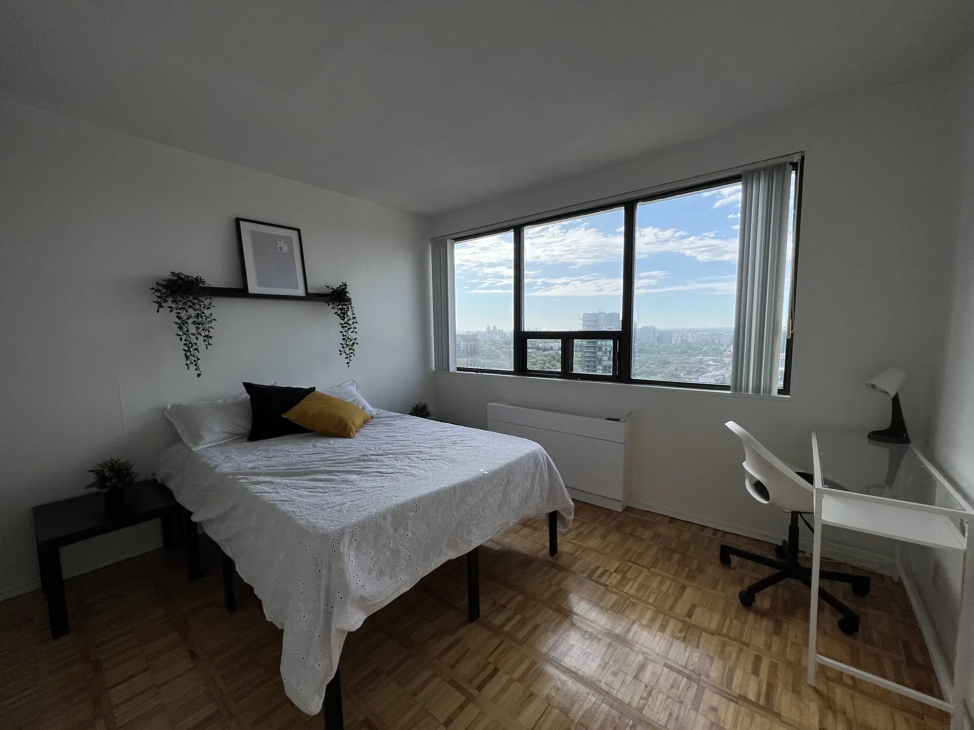 88 Bloor St E, Toronto – Abu Dabhi Standard Room (3 Bed 2 Bath)