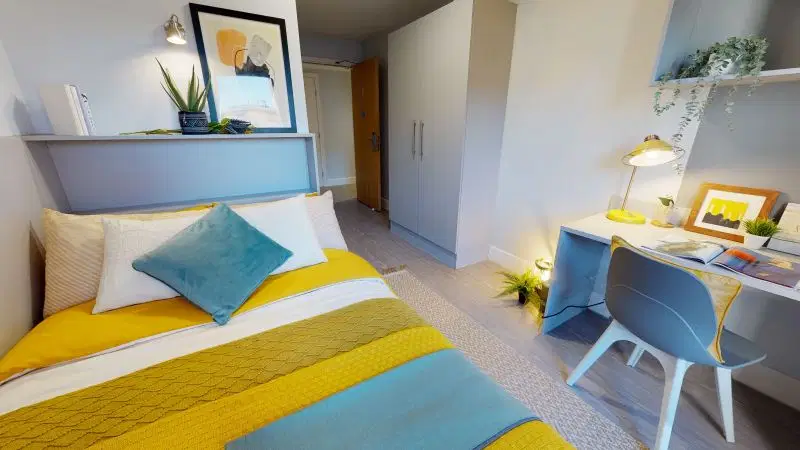 iQ Grove, Edinburgh – Gold En Suite