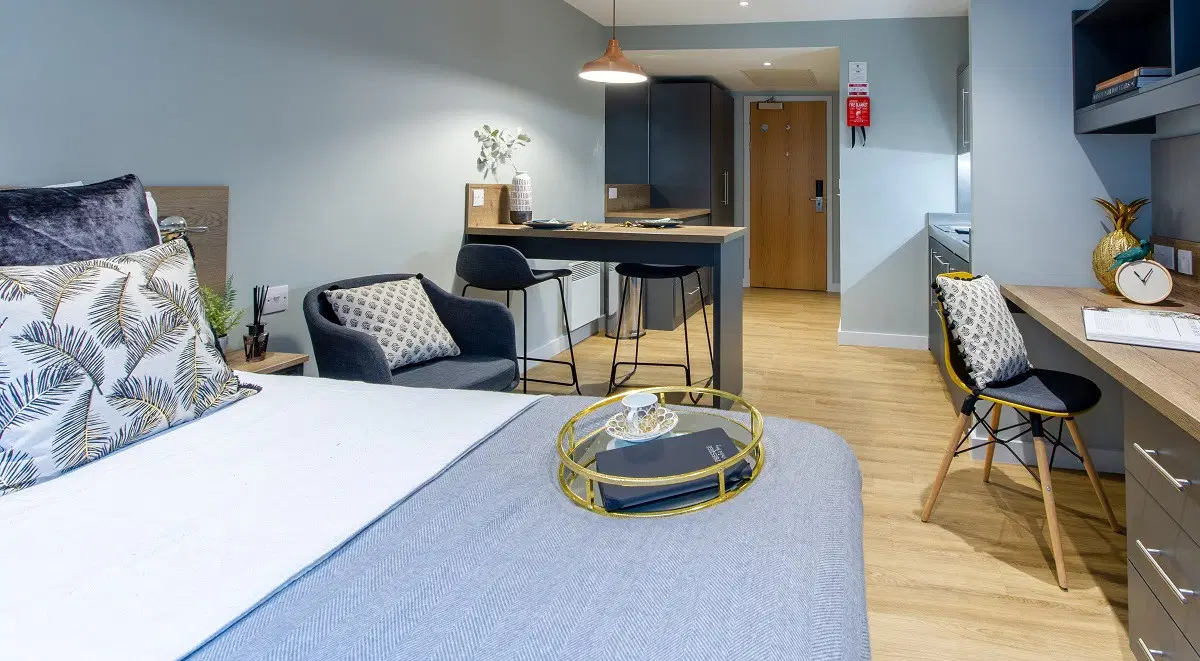 Crown House, Sheffield – Premium Superior Studio