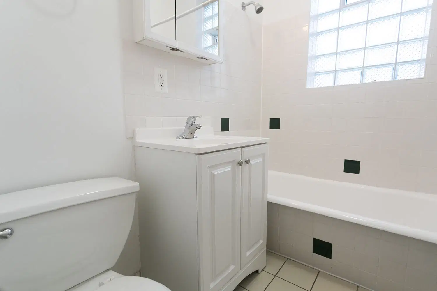 Ellis Court, Chicago – 2 Bed 1 Bath