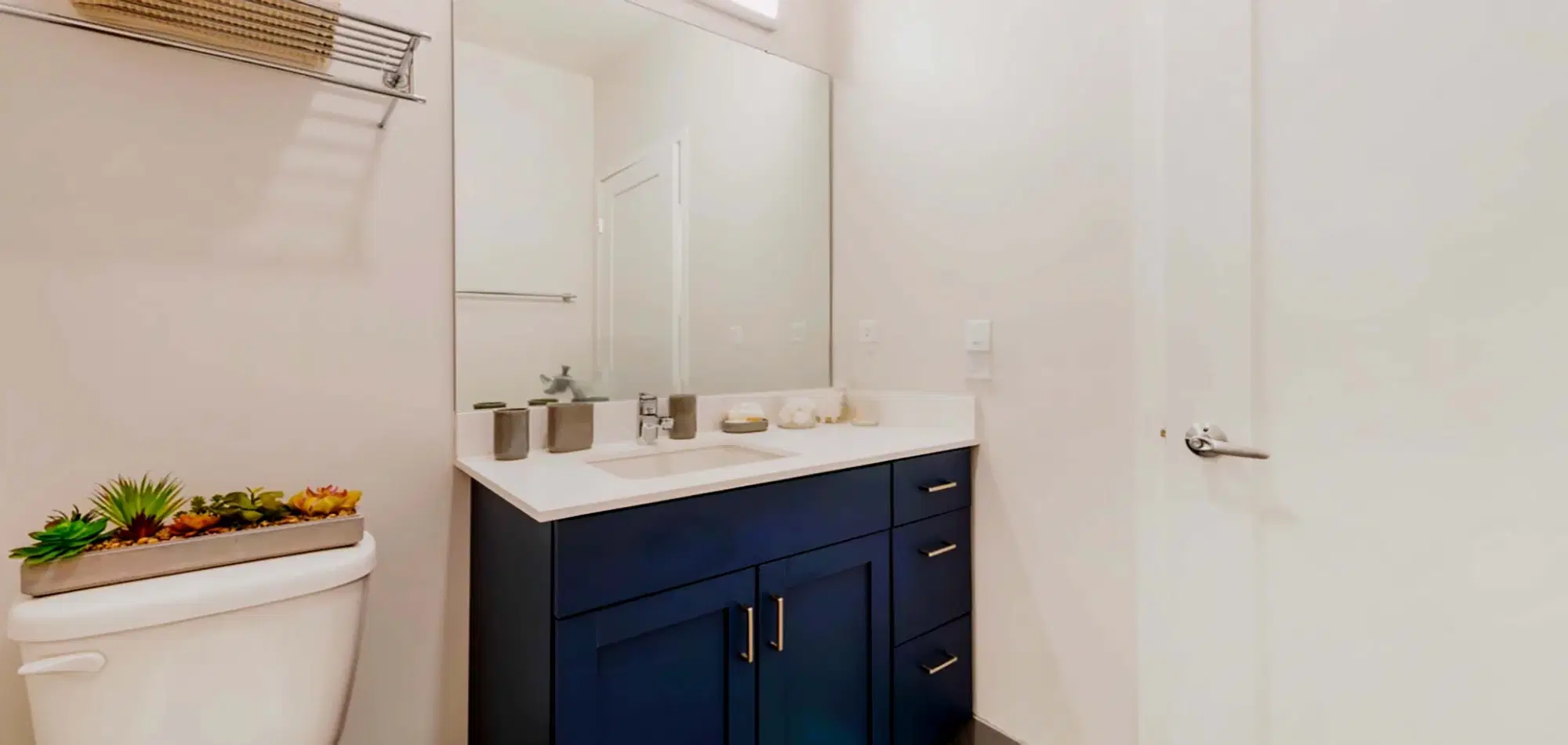 HERE Minneapolis, Minneapolis – 2x2 Premium Room in 2 Bedroom 2 Bathroom