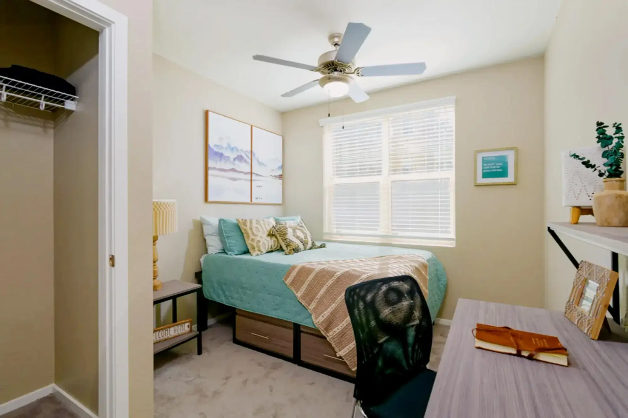 Standard Flagstaff, Flagstaff – The Dudley Room in 4 Bedroom 3 Bathroom