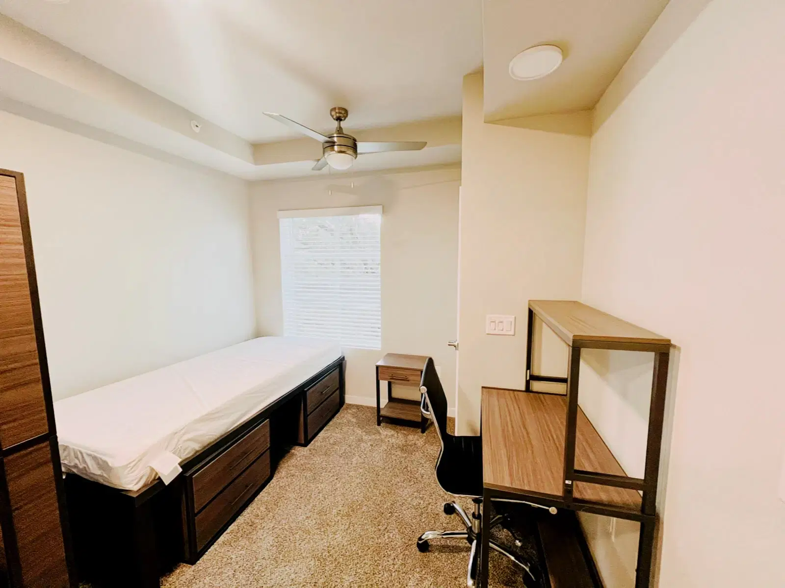 The Standard, Berkeley – Astoria Room in 1 Bedroom 1 Bathroom