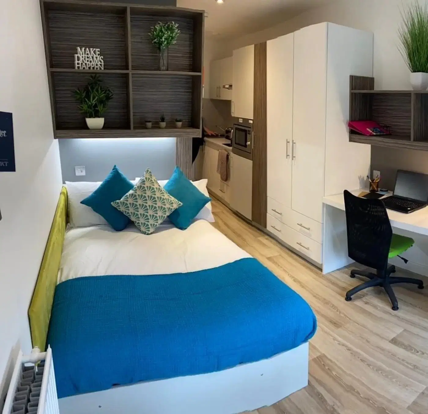 Newcastle 1, Newcastle – Studio
