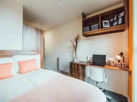 Lomax Halls, Stoke-On-Trent – Standard Ensuite