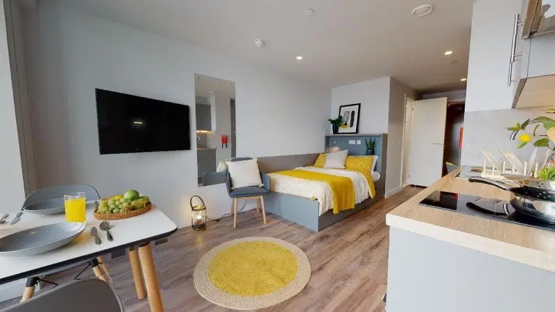 iQ Altus House, Leeds – Gold Studio