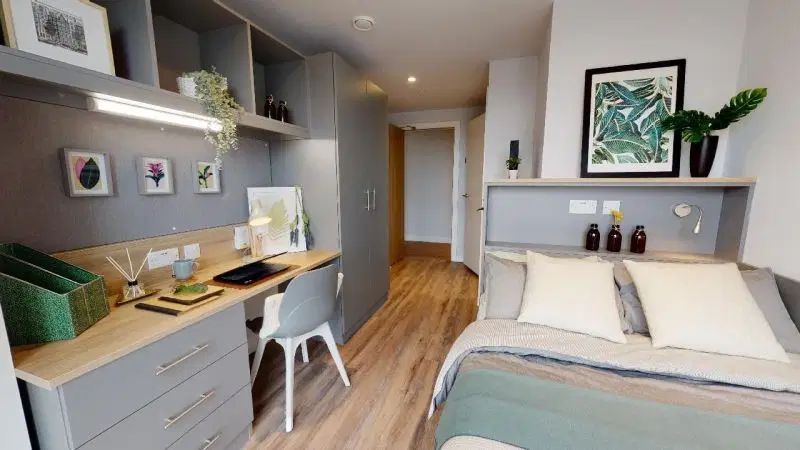 iQ Altus House, Leeds – Gold En Suite