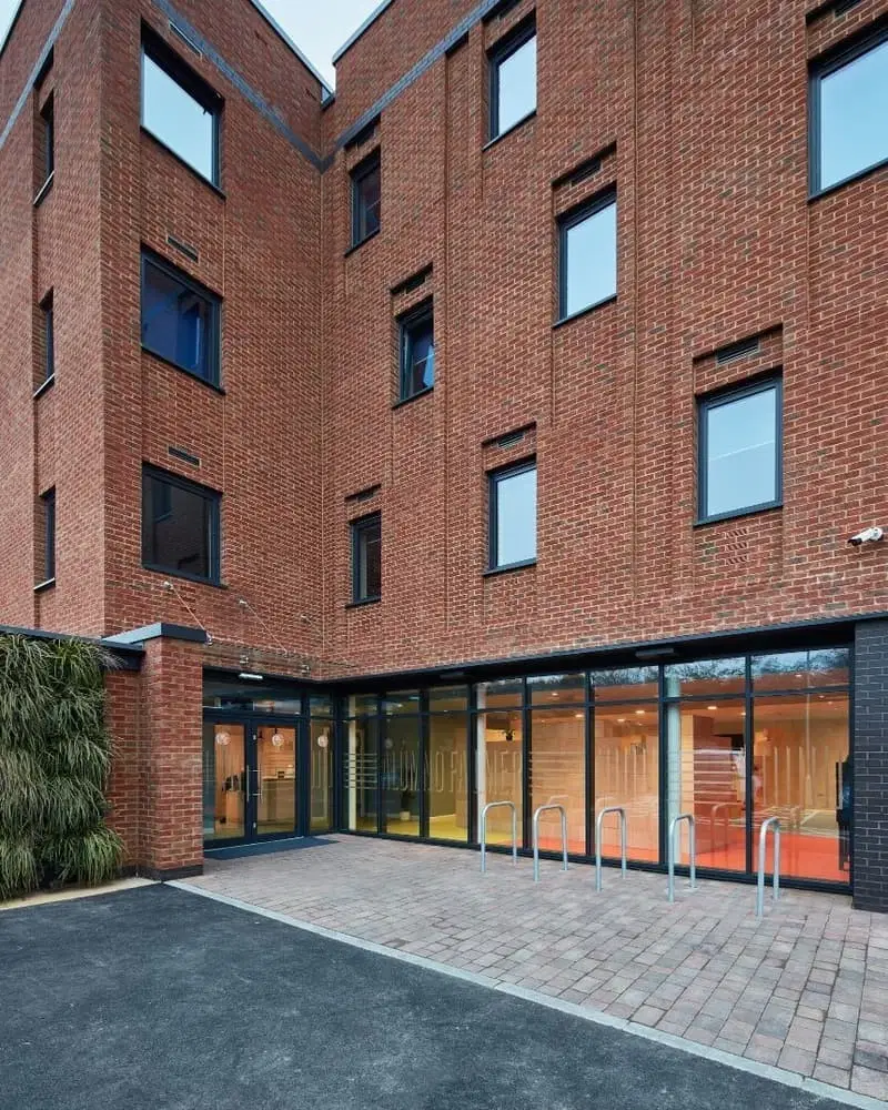 Alumno Falmer, Brighton – Exterior