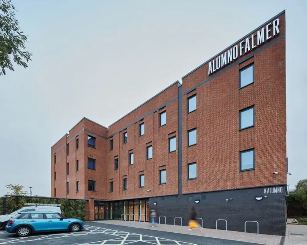 Alumno Falmer, Brighton – Exterior