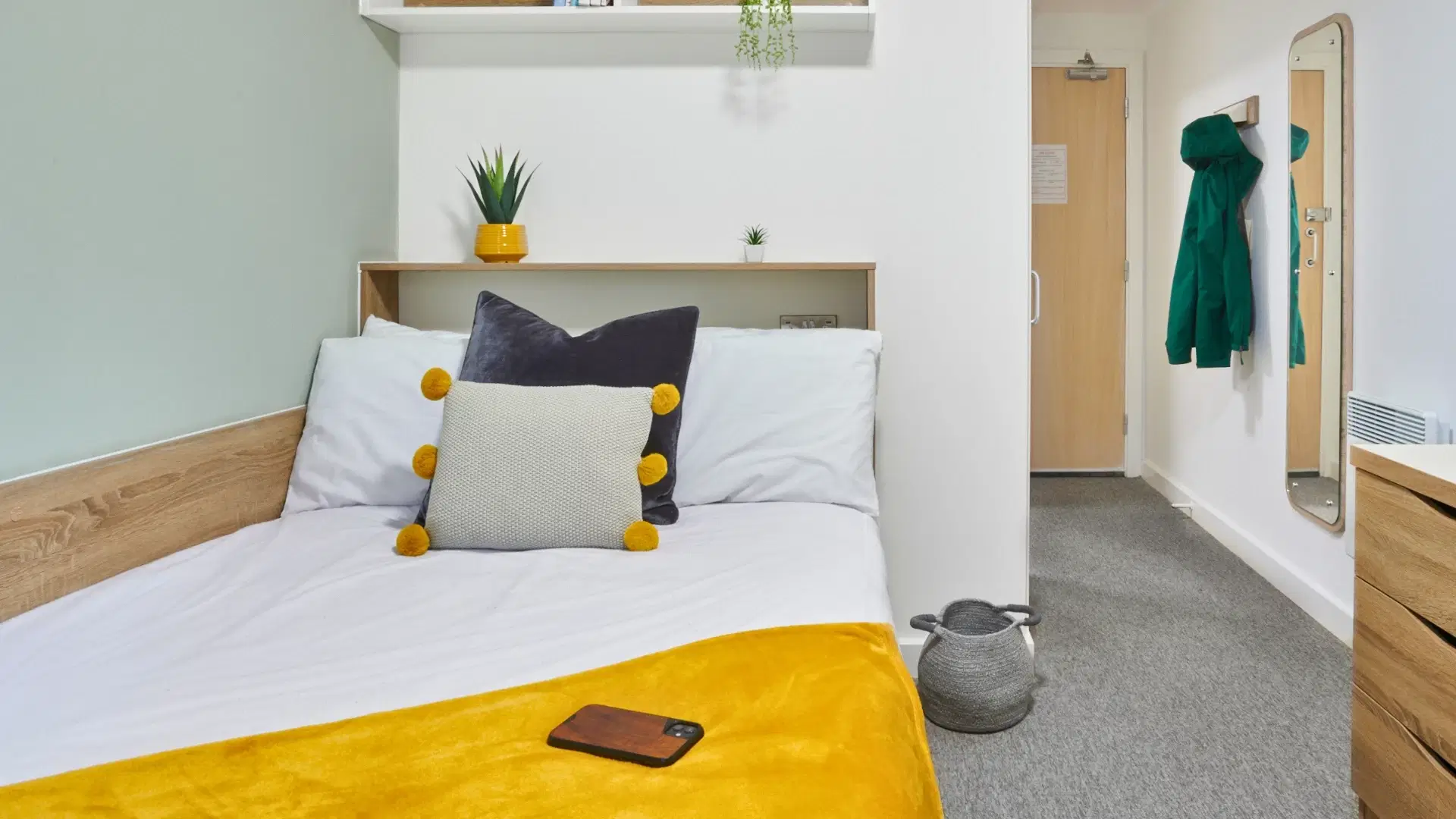 Sky Blue Point, Coventry – Classic En-Suite