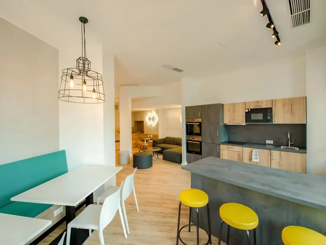 Yugo Leonis, Munster – Kitchen