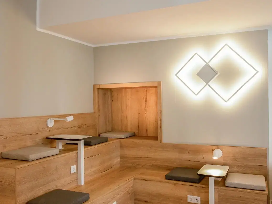 Yugo Leonis, Munster – Common Area