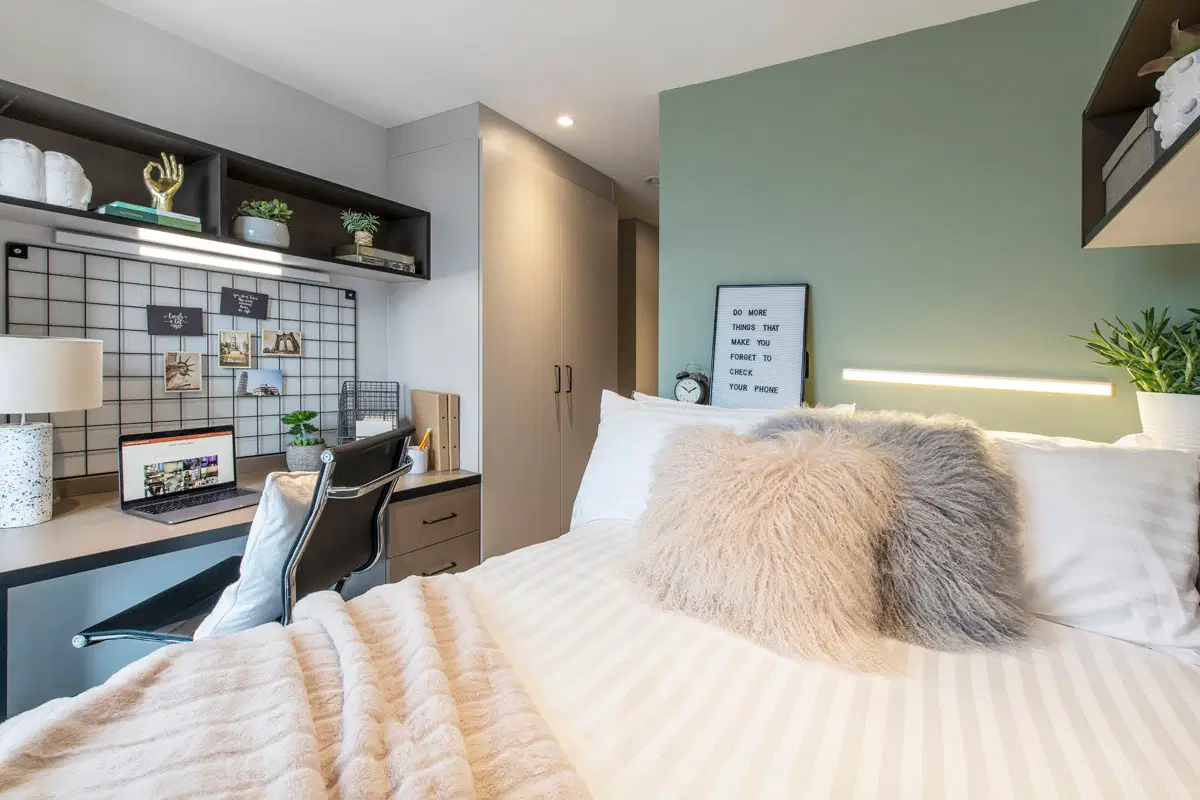 Zenith, Cardiff – 5 Bed Apartment Larger Room