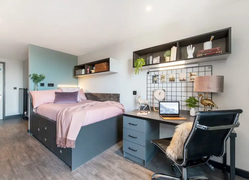 Zenith, Cardiff – Premium Corner Studio