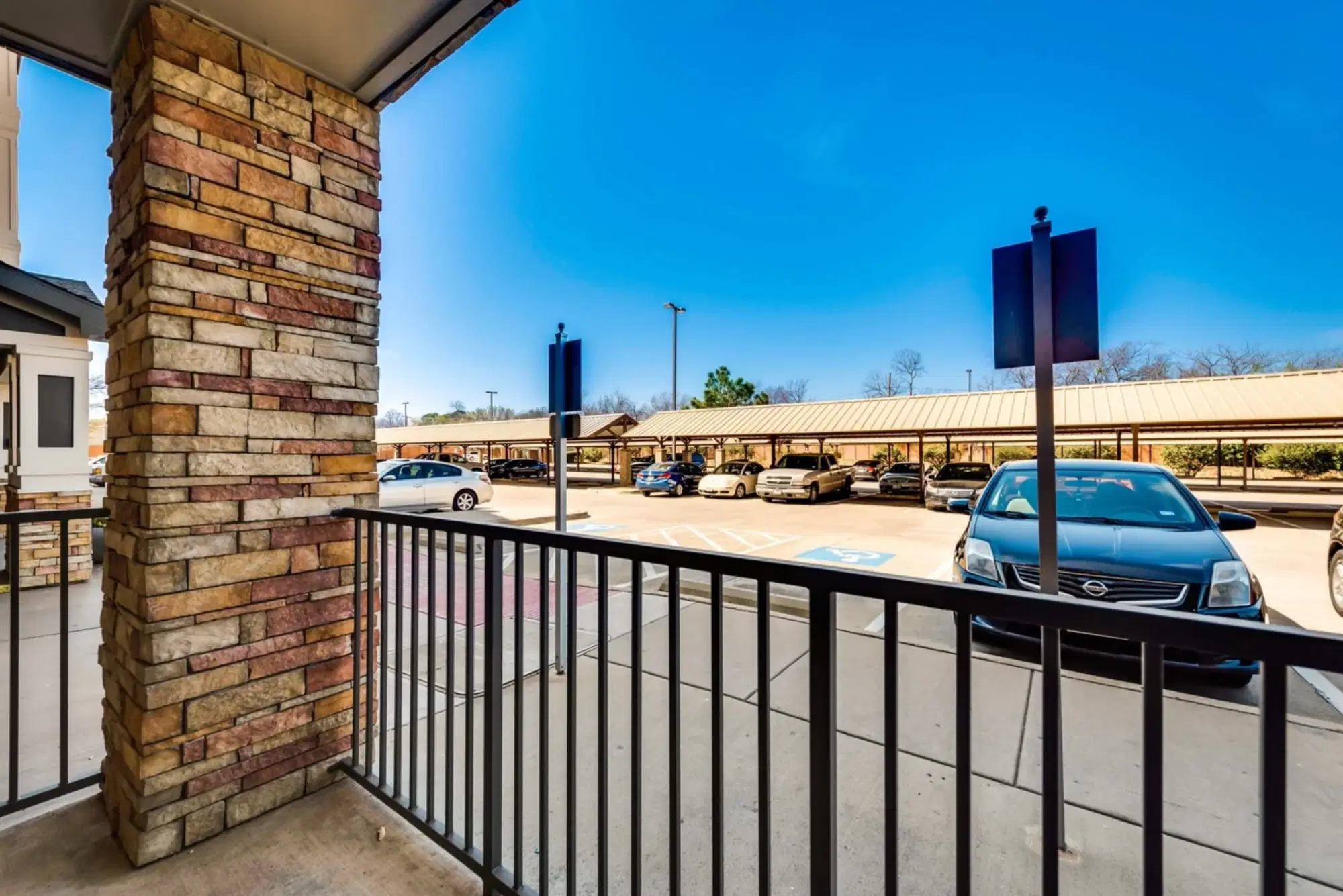 Maverick Place, Arlington – Exterior