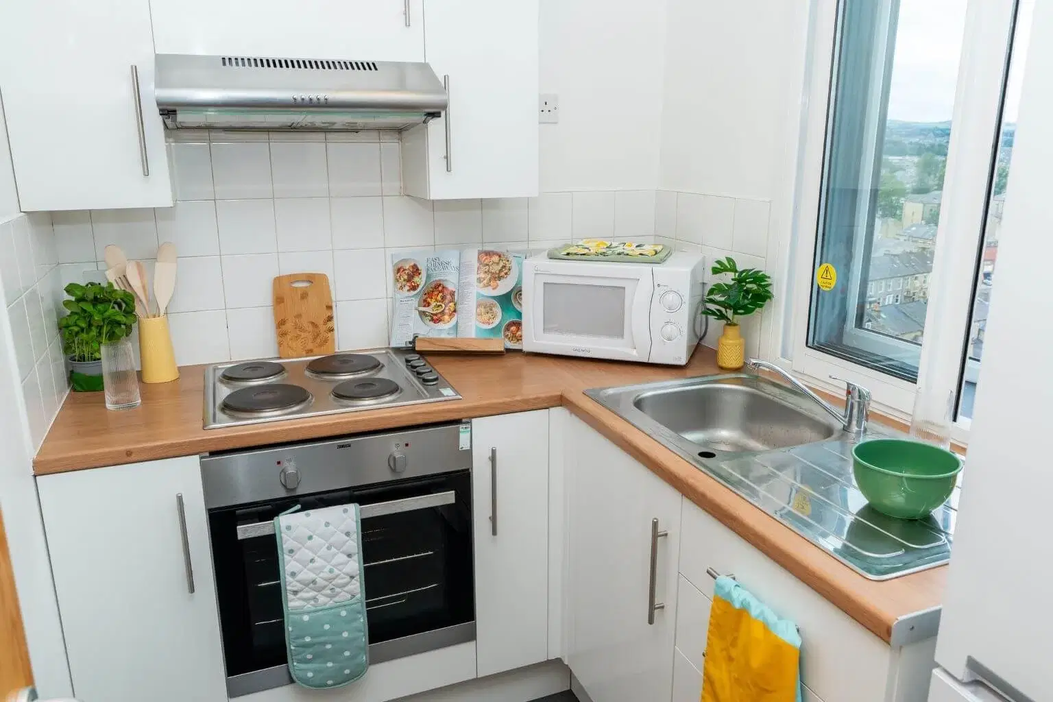 Wardley House Students, Bradford – Kitchen