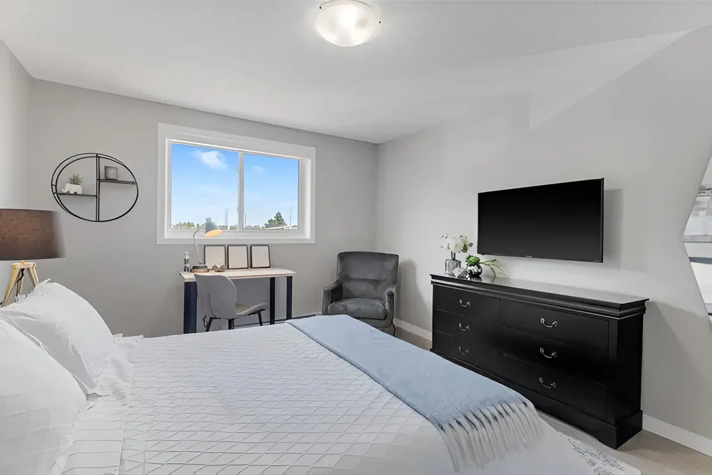 Woodroffe Place, Ottawa – 4 Bed 3 Bath