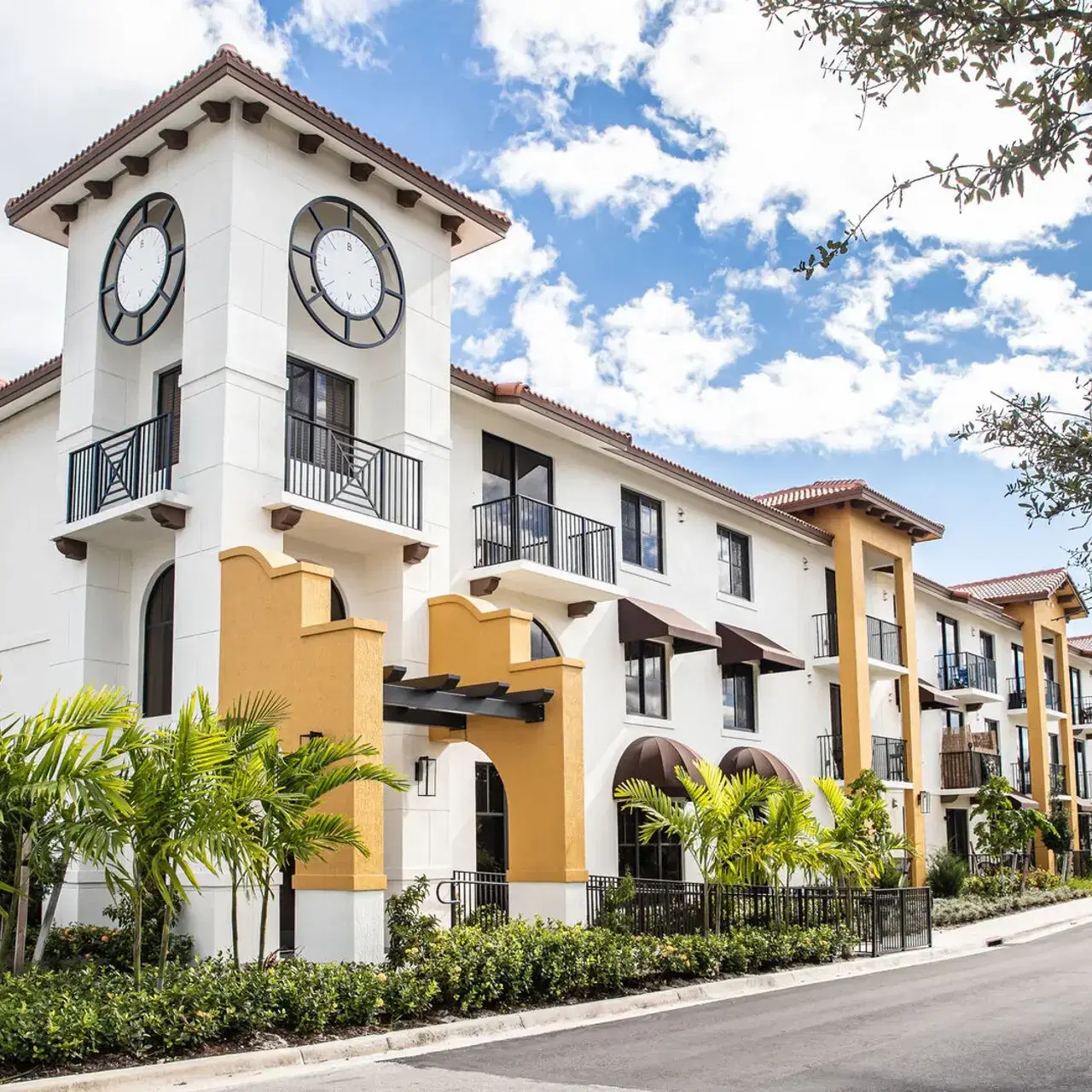 Bella Vista, Lauderdale Lakes – Exterior