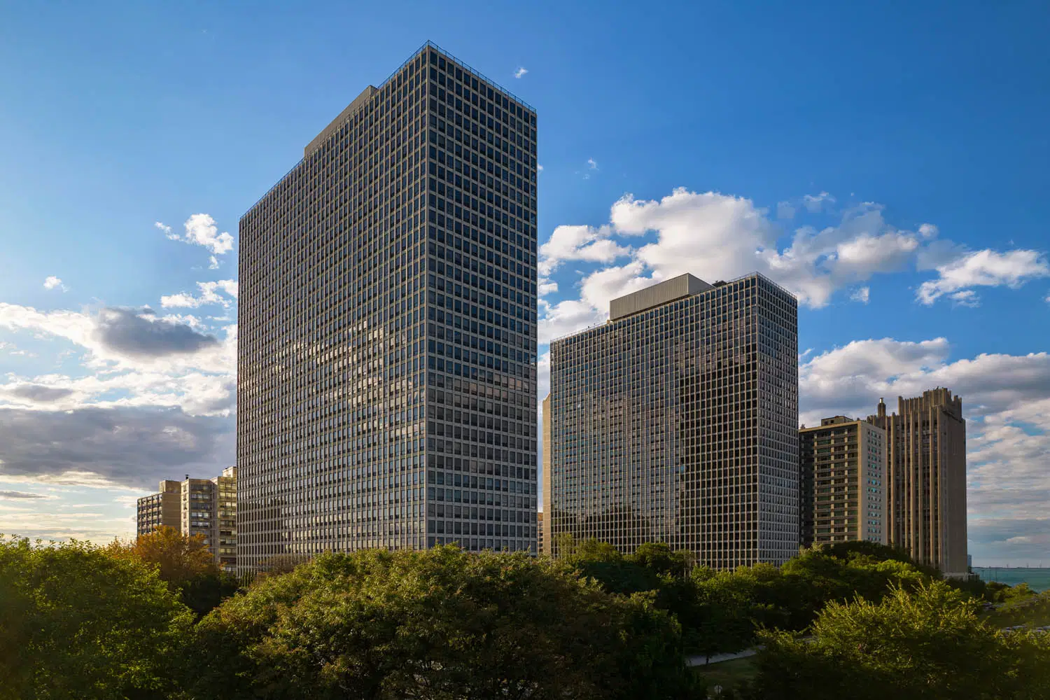 Regents Park, Chicago – Exterior