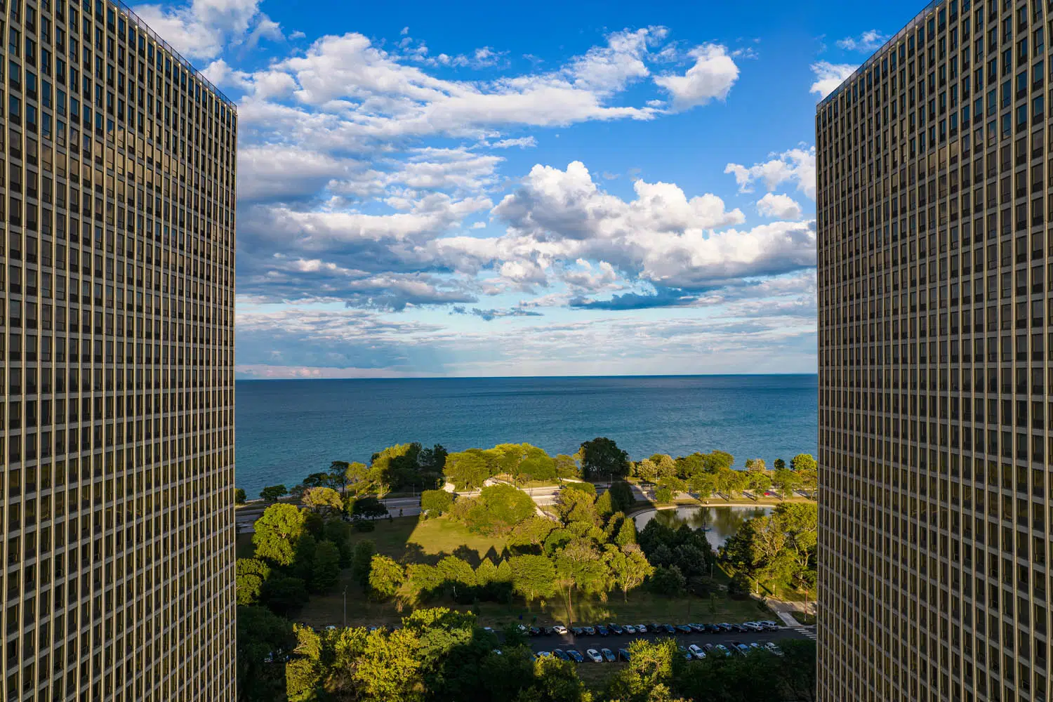 Regents Park, Chicago – Exterior