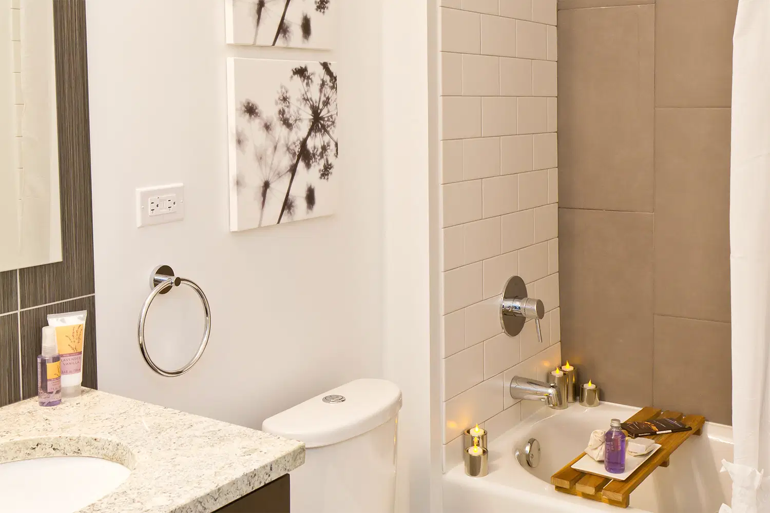 The Del Prado, Chicago – Bathroom