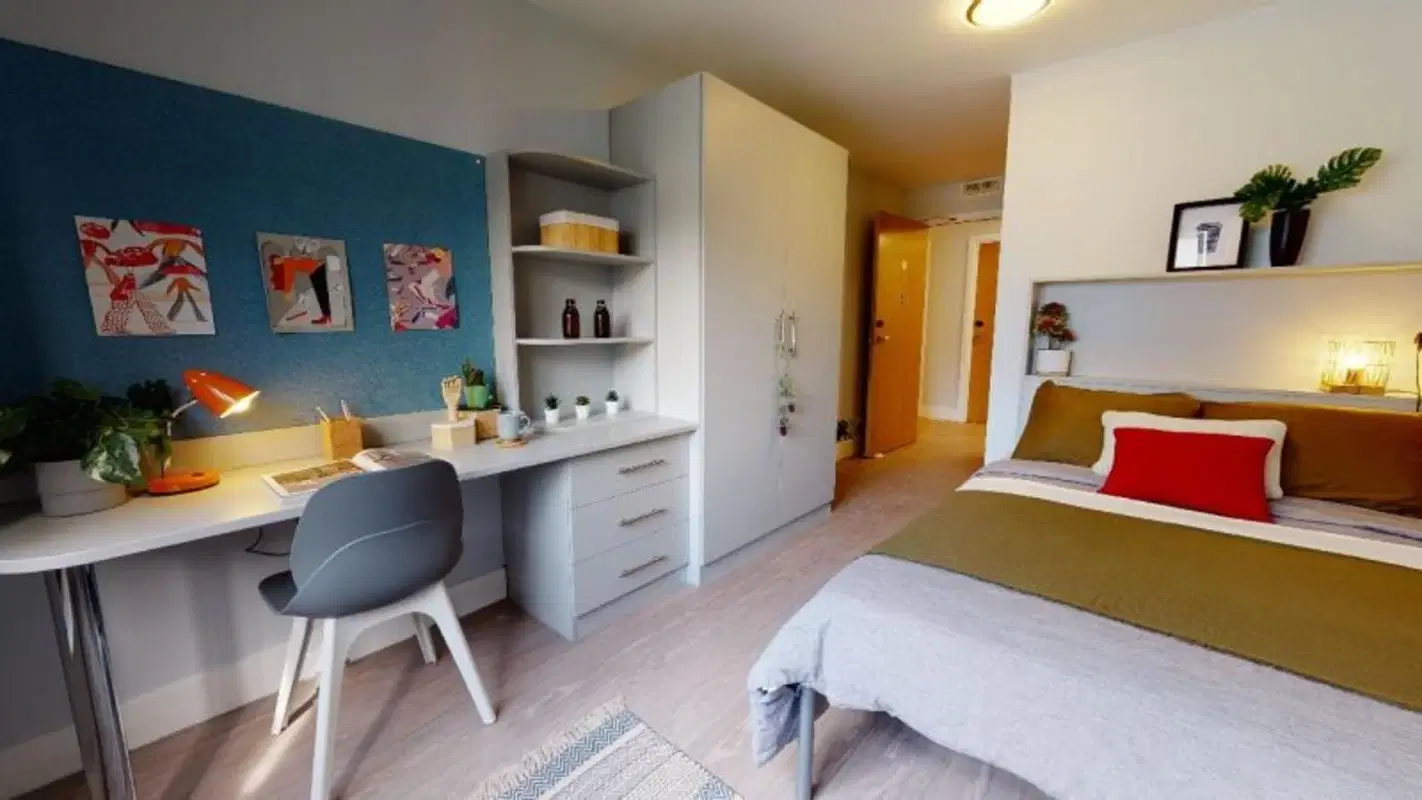 iQ Hoxton, London – Bronze En Suite Plus