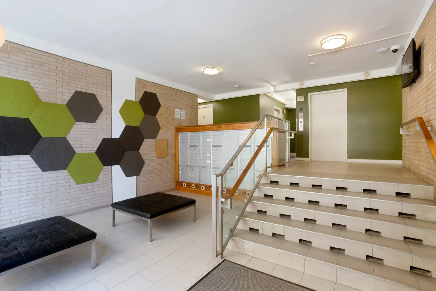Algonquin Apartments, Chicago – Common Area