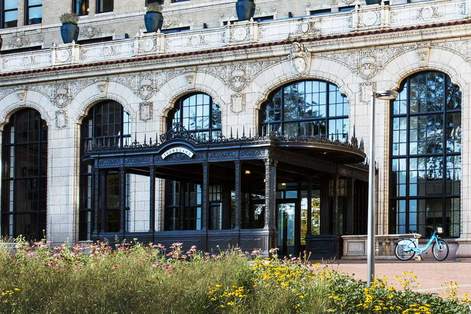 Shoreland, Chicago – Exterior