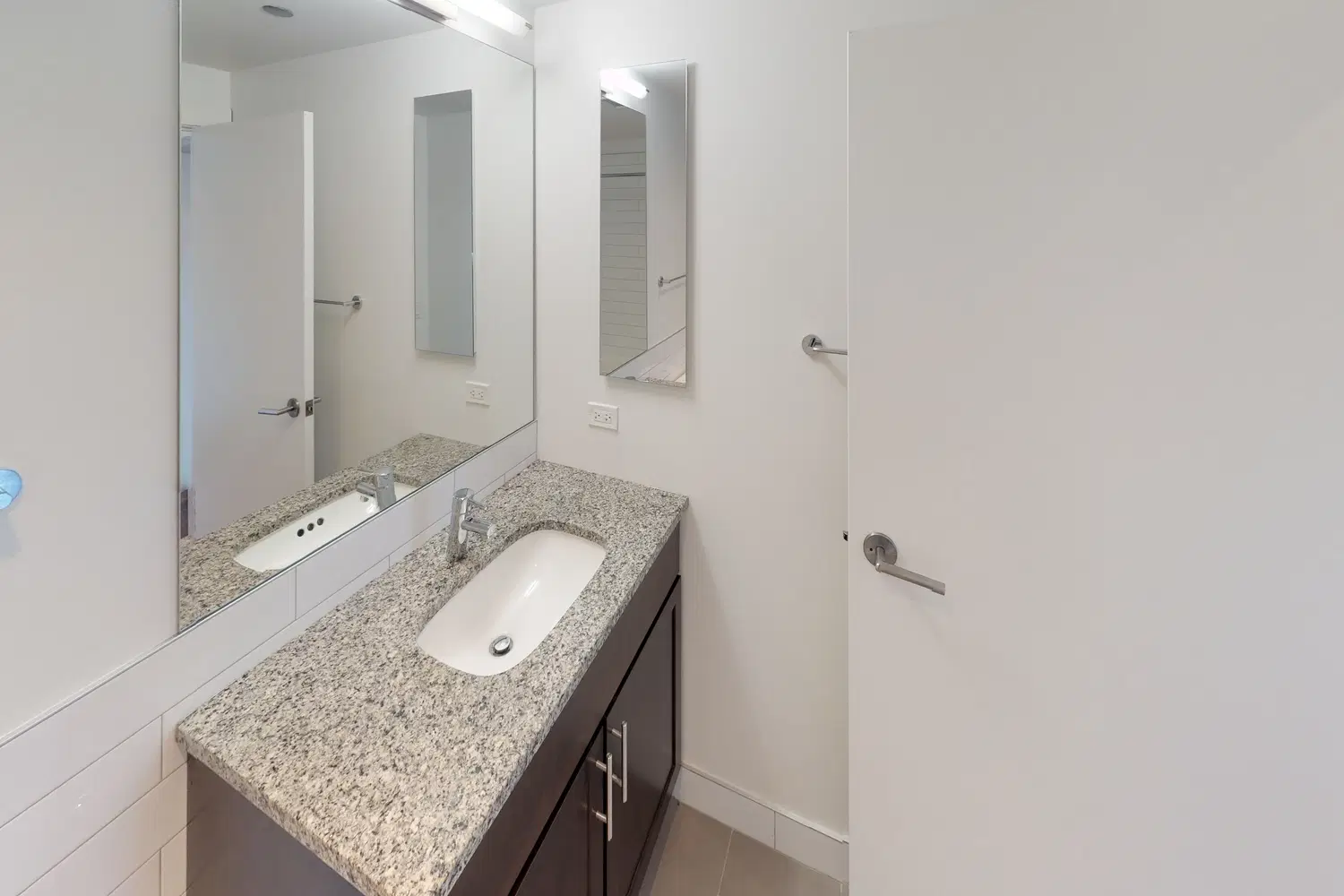 Shoreland, Chicago – 1 Bed 1 Bath