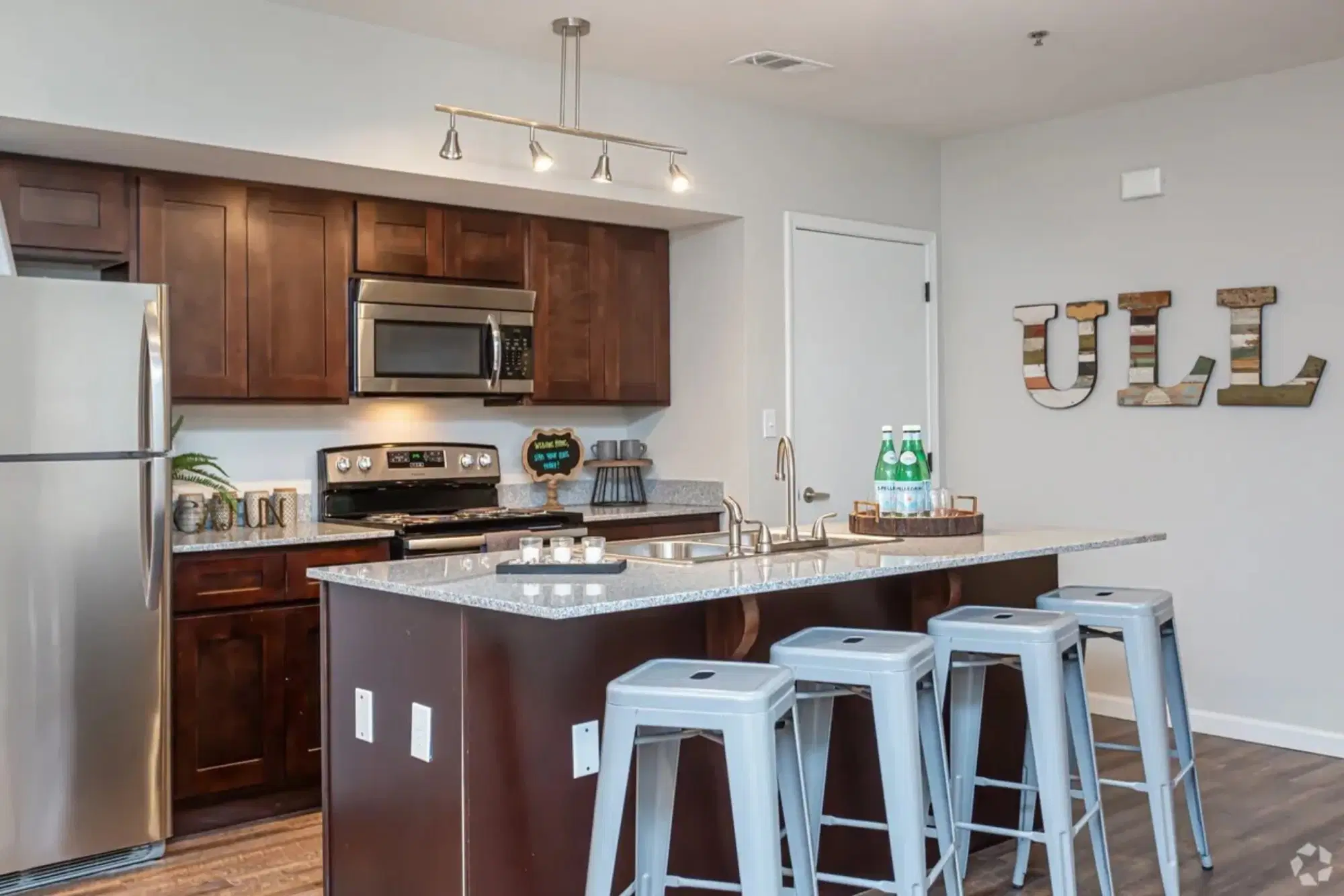 The Pointe at Pinhook, Lafayette – Kitchen