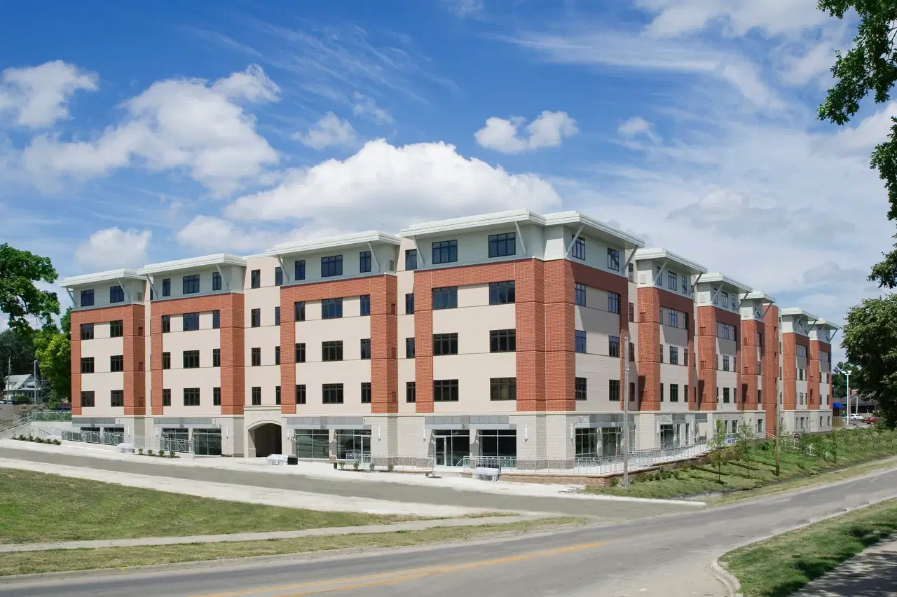 Drake West Village, Des Monies – Exterior