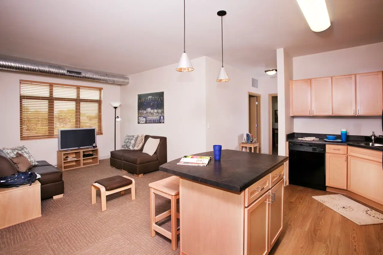 Drake West Village, Des Monies – Common Area