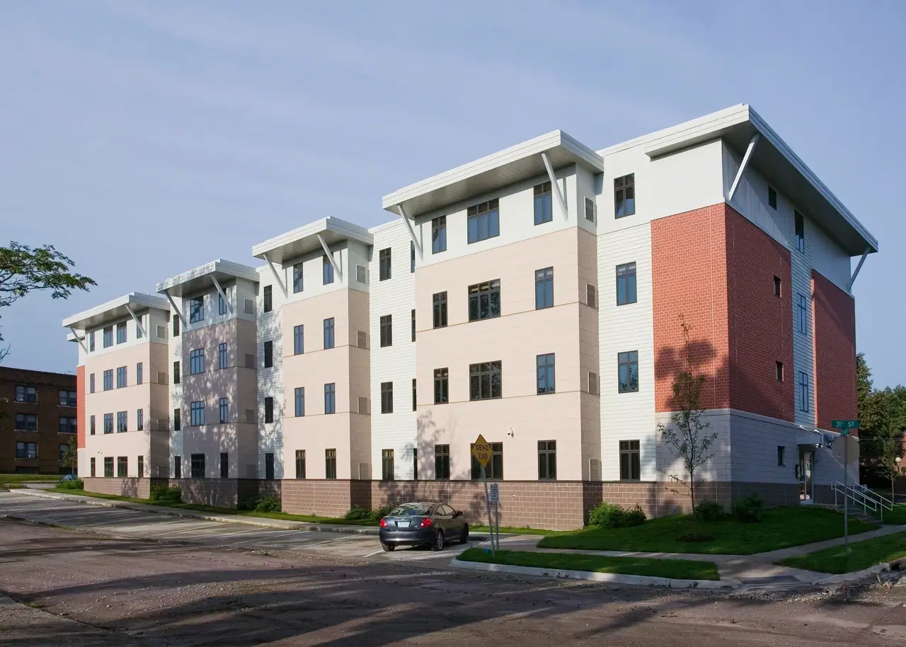 Drake West Village, Des Monies – Exterior