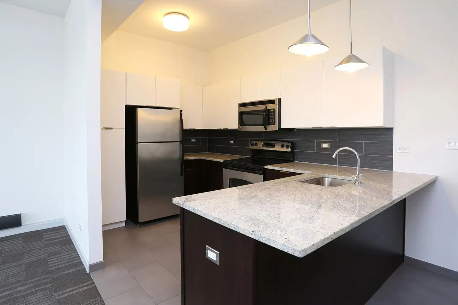 The Del Prado, Chicago – 2 Bed 1 Bath
