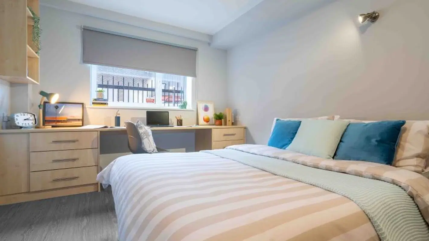iQ Fenton House, Sheffield – Copper En Suite Plus