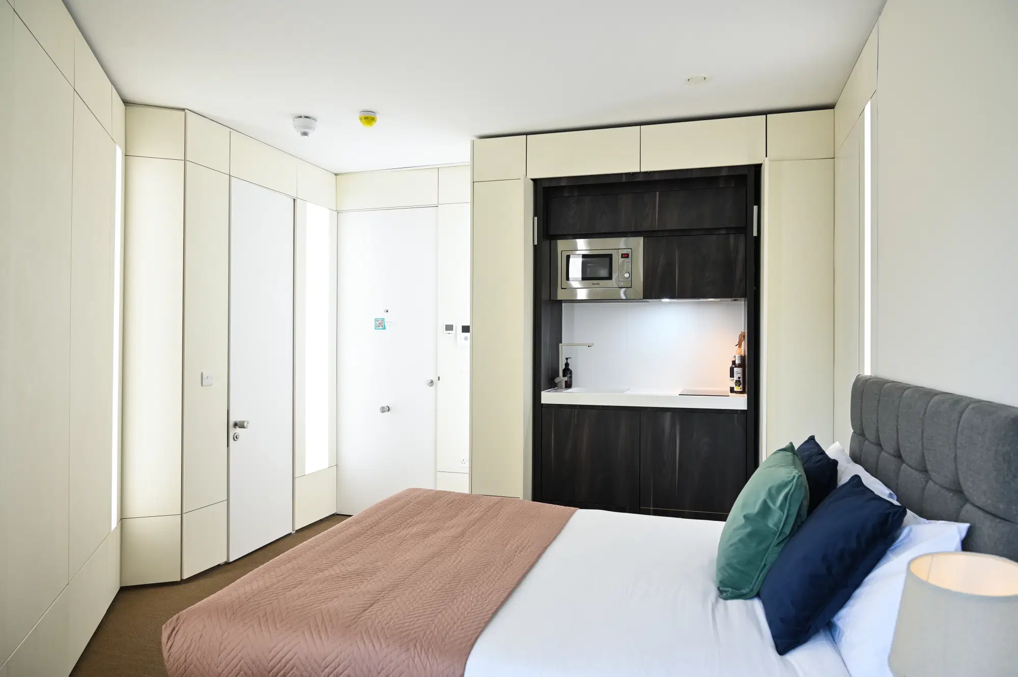 Hounslow Court, London – Classic Minus Studio