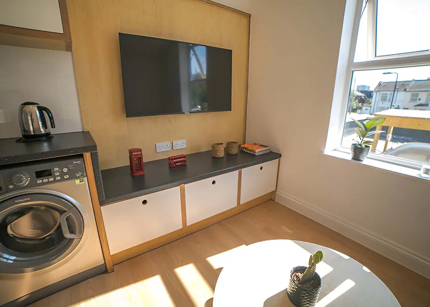 LST West Green House, London – Amenities
