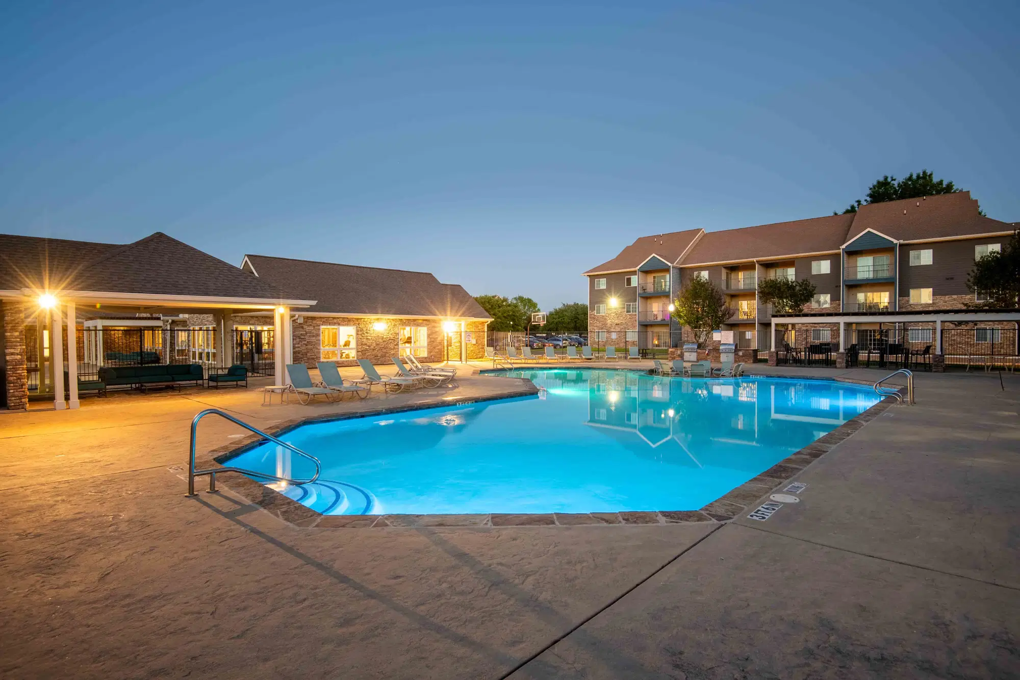 The Outpost, Waco – Exterior