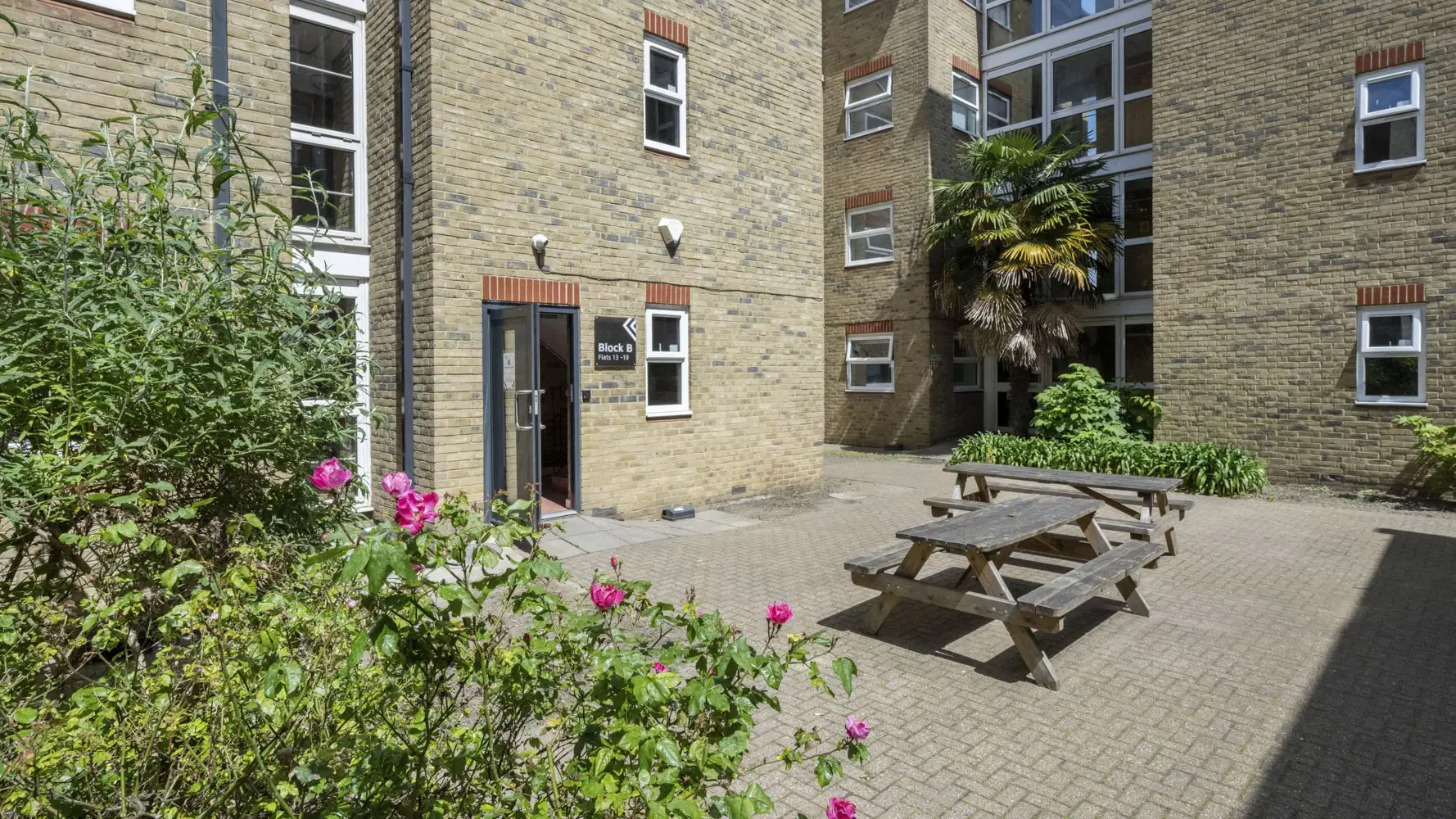Dean House, London – Exterior