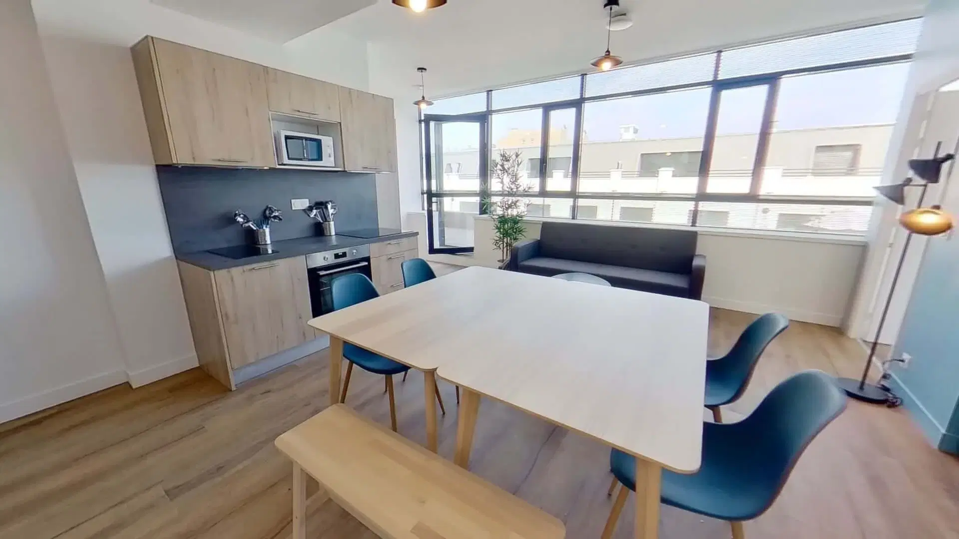 Avenue Sainte-Anne, Paris – Kitchen