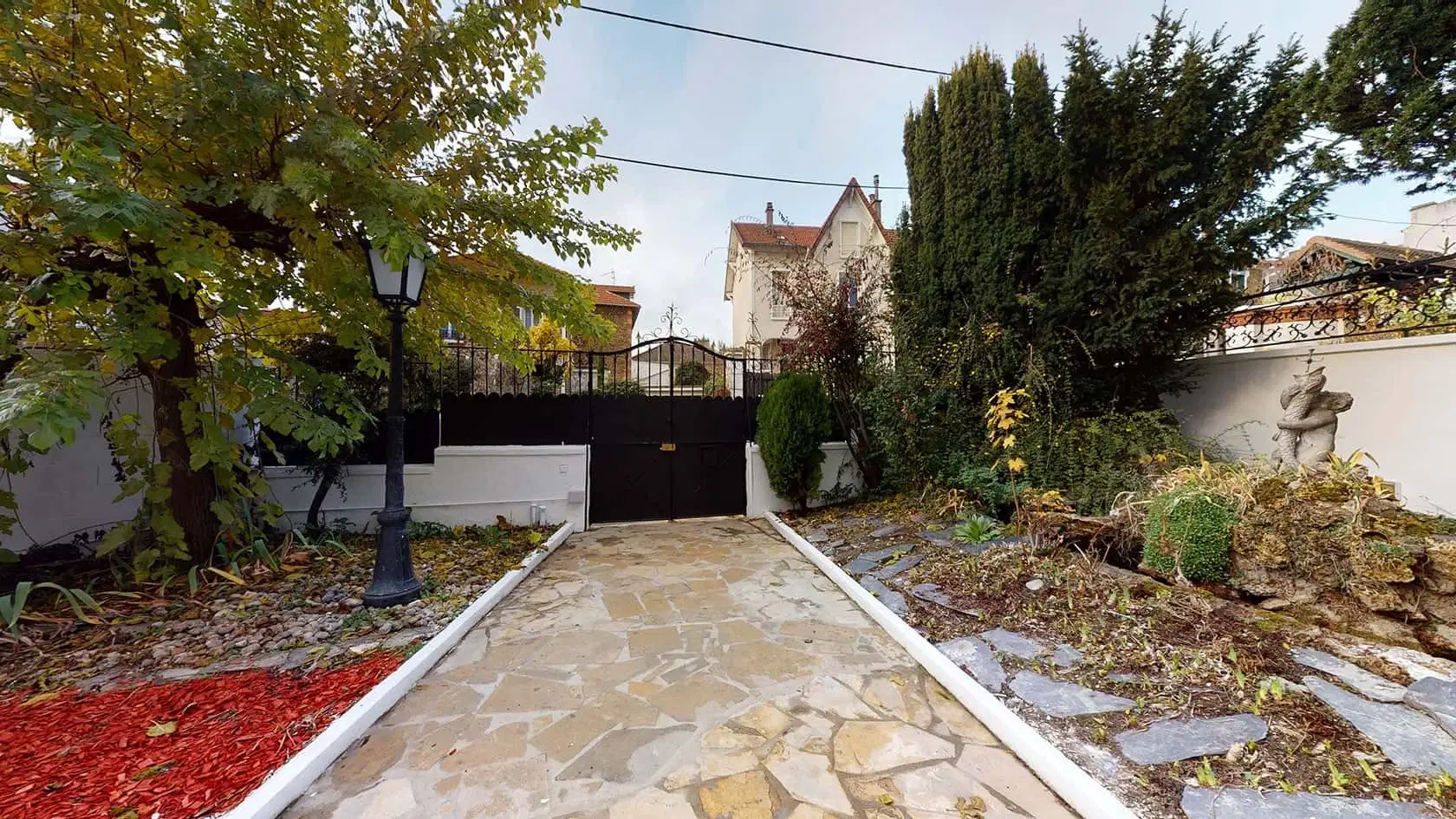 Rue Du Verrier, Paris – Exterior