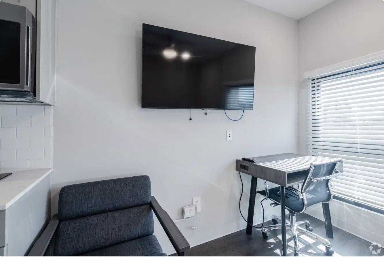Global, Houston – Amenities