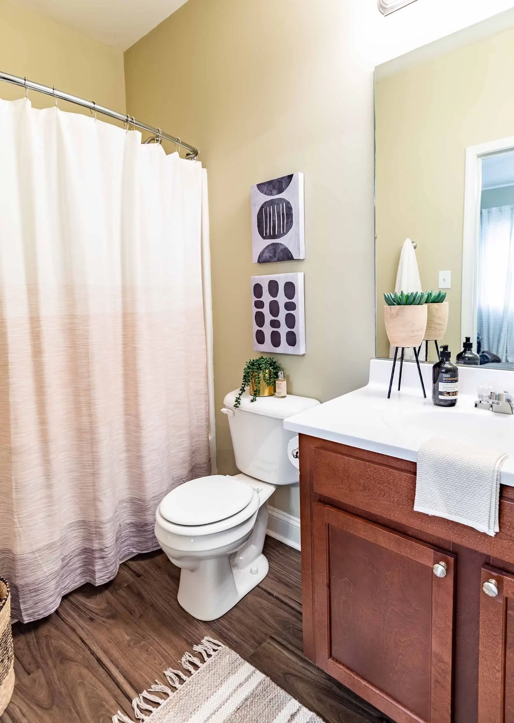 Midtown at WKU, Bowling Green – Bathroom