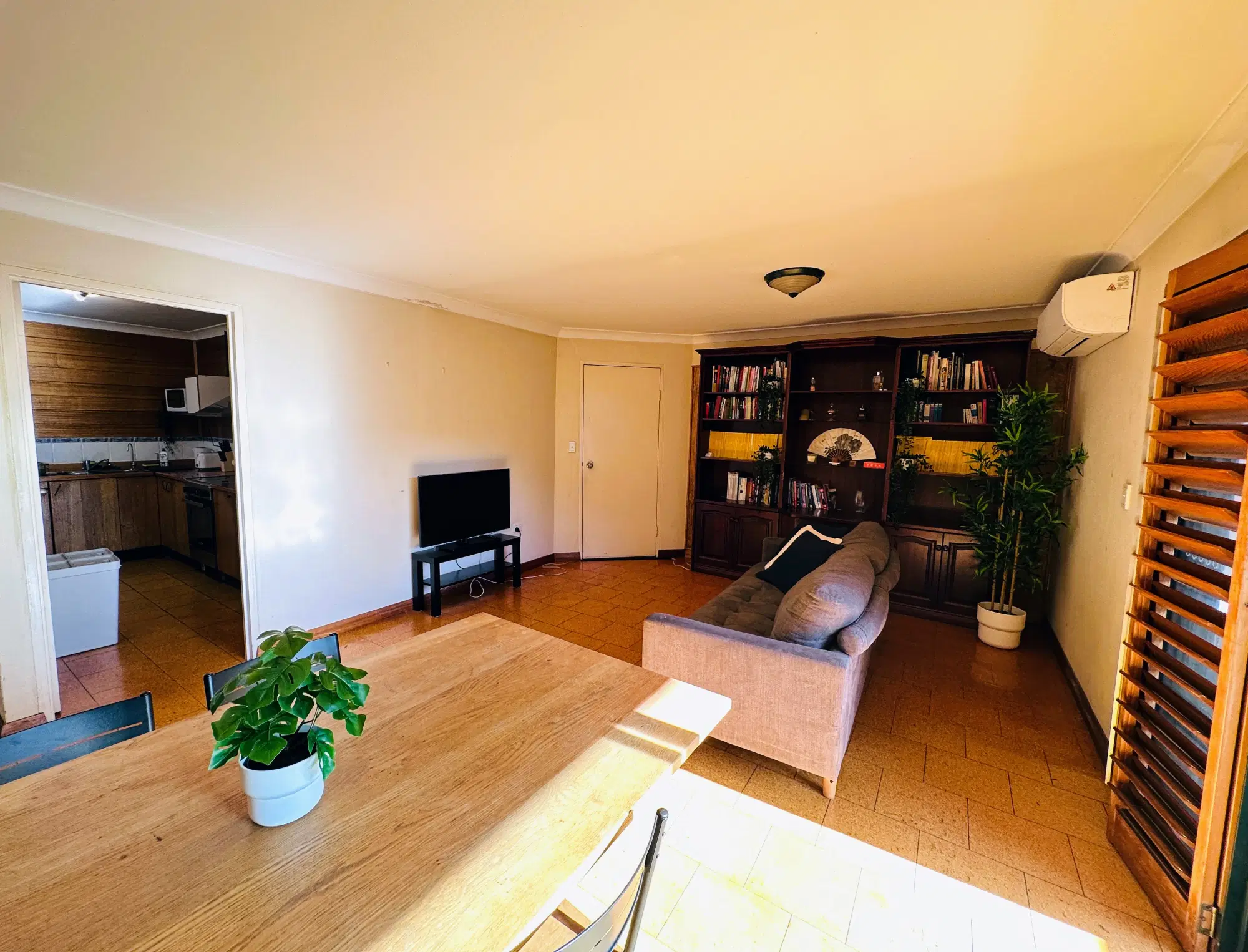 Room in a 5 Bedroom Apartment, 10/131 Glebe Point Road, Glebe, NSW Australia 2037 – Common Area