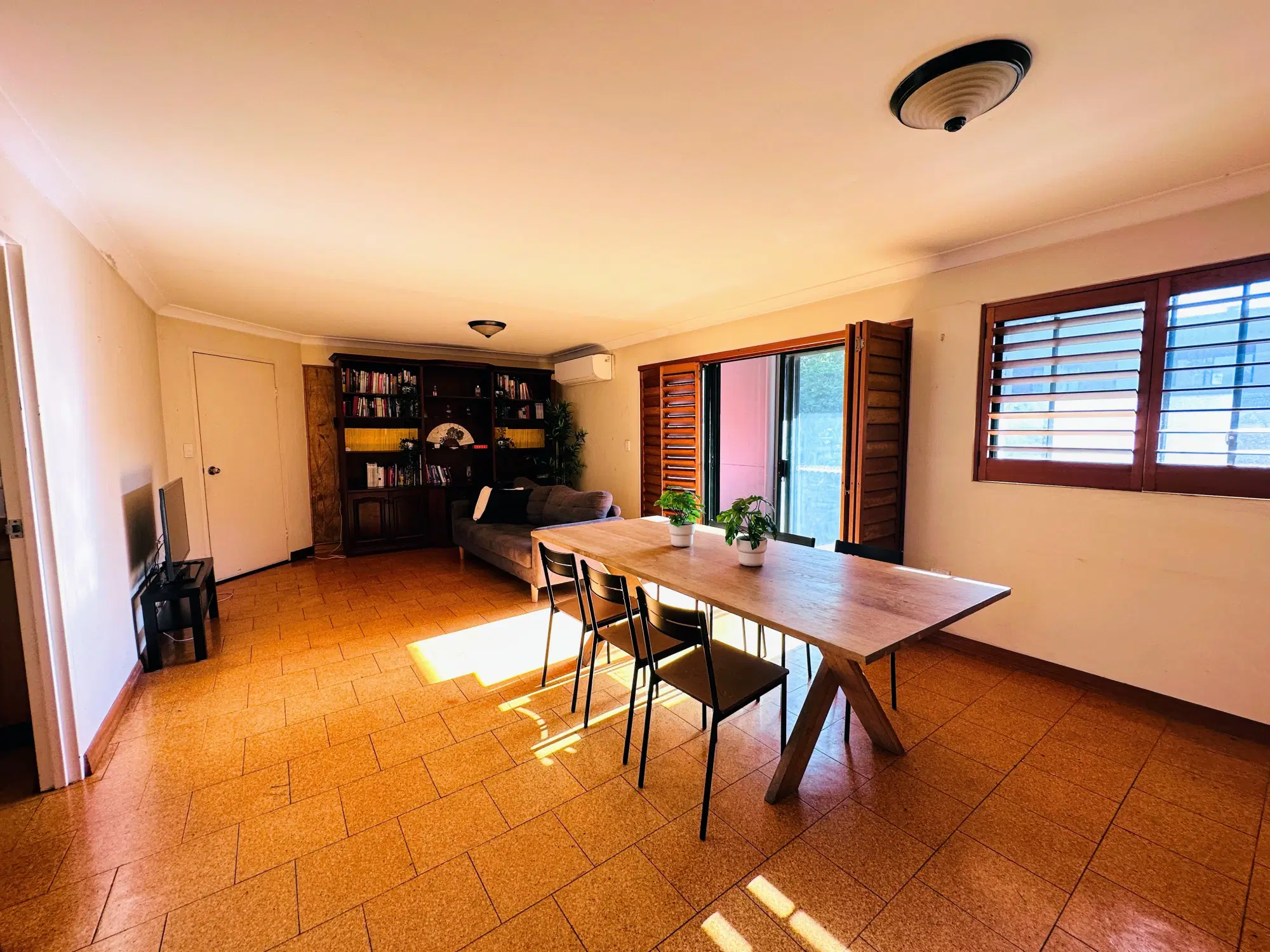 Room in a 5 Bedroom Apartment, 10/131 Glebe Point Road, Glebe, NSW Australia 2037 – Common Area