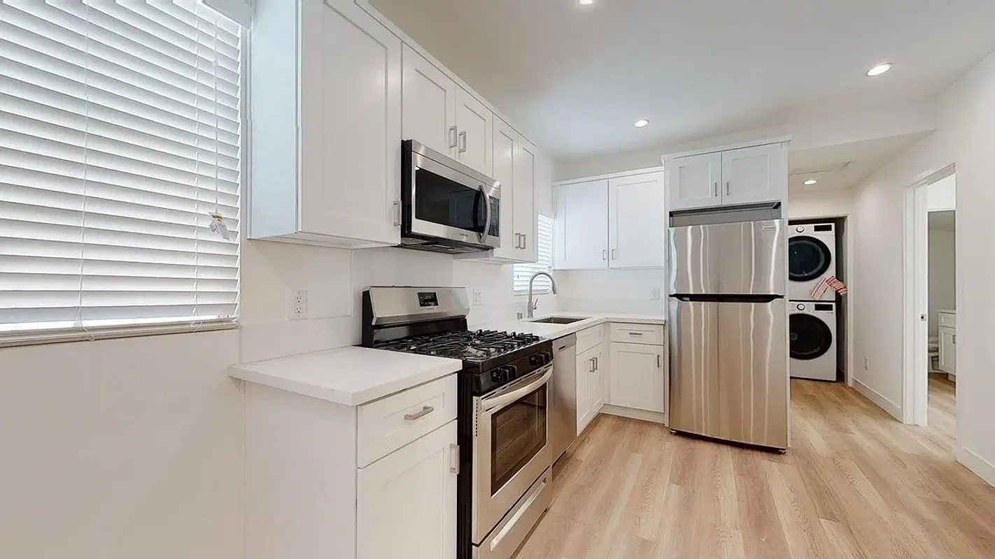 1118 W 25th St, Los Angeles – Kitchen