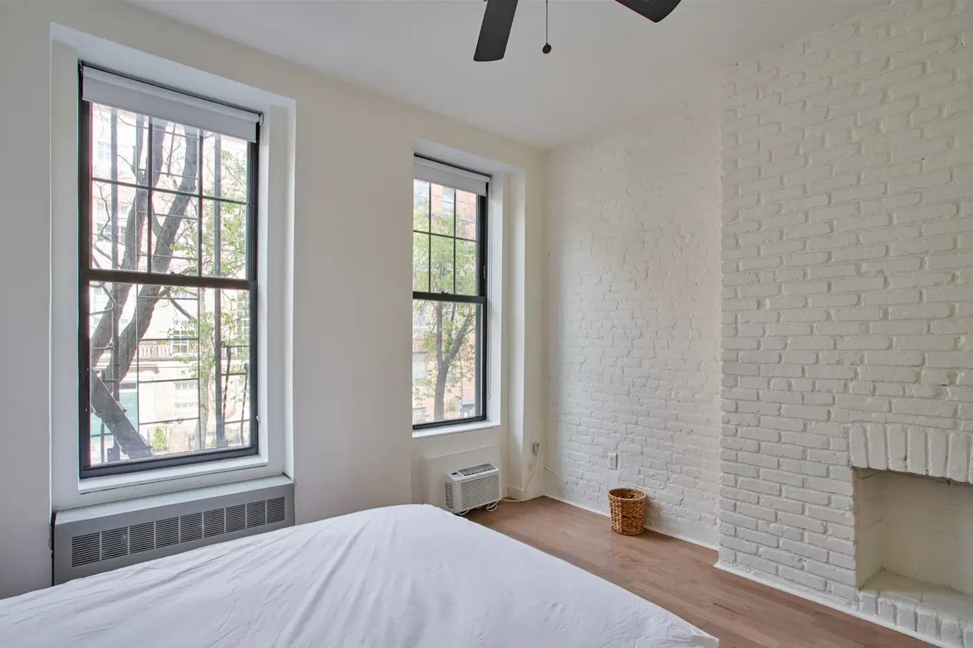 The Hells Kitchen House, New York – Standard Large