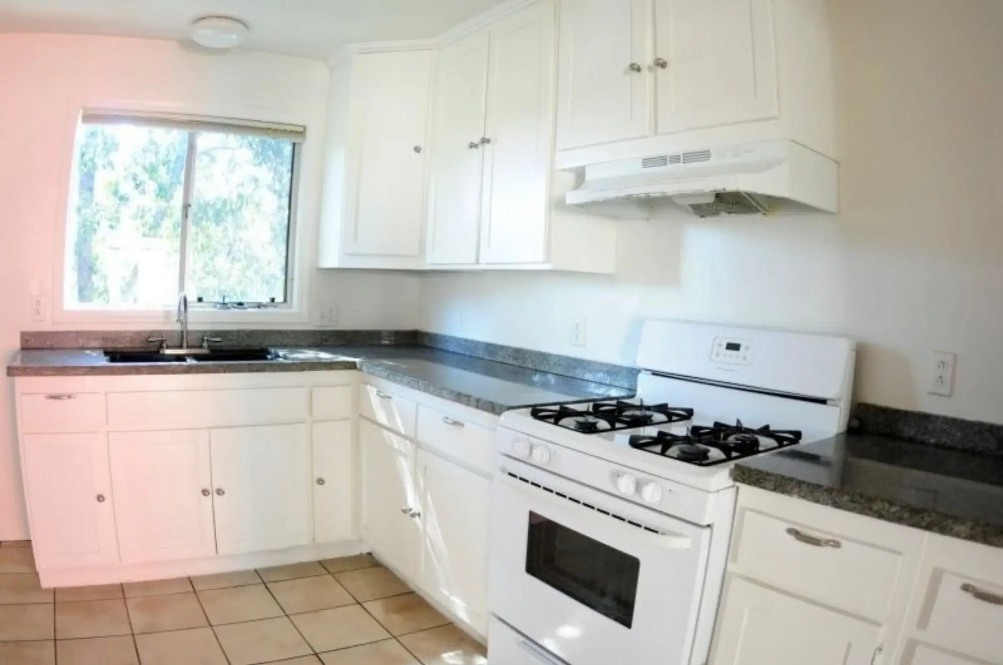 1204 W 24th St, Los Angeles – Kitchen